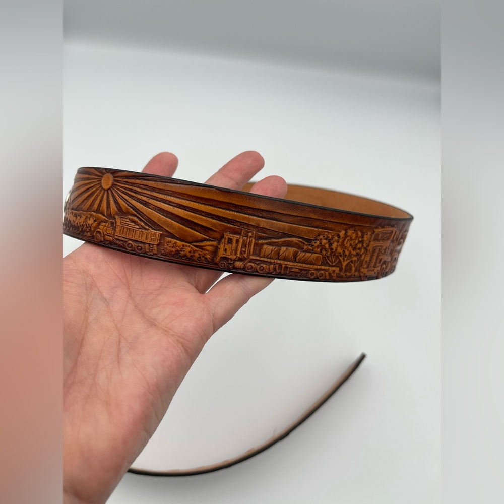 Leather Belt Made In The USA with Trucking Scene, Never Worn, No Buckle SZ 42-46 - Picture 3 of 12